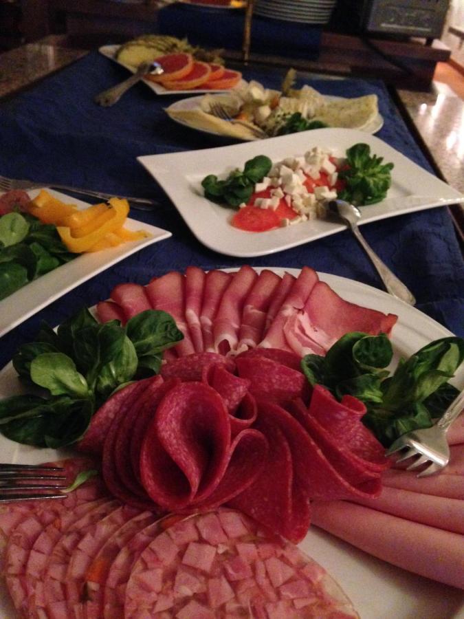 Marktplatzhotel - Restaurant Tafelspitz Weinheim Bagian luar foto