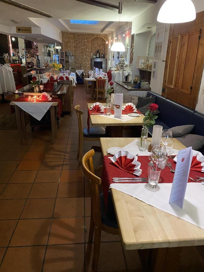 Marktplatzhotel - Restaurant Tafelspitz Weinheim Bagian luar foto