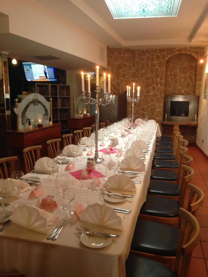 Marktplatzhotel - Restaurant Tafelspitz Weinheim Bagian luar foto