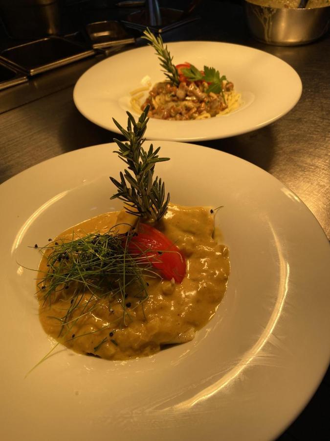 Marktplatzhotel - Restaurant Tafelspitz Weinheim Bagian luar foto