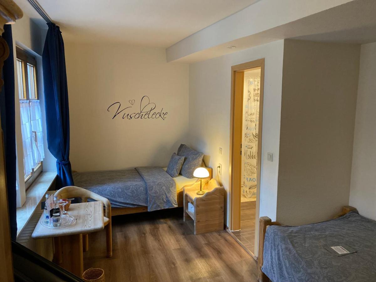 Marktplatzhotel - Restaurant Tafelspitz Weinheim Bagian luar foto